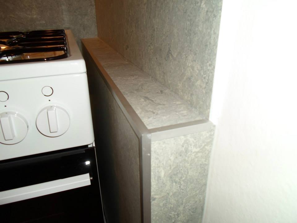 linoleum-praha - marmoleum na zdi za kuchyňskou linkou